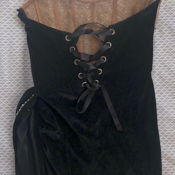 Beautiful formal black embellished dress - Picture 4 of 4